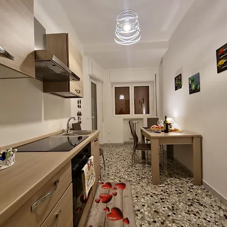 Garibaldi Square 巴里