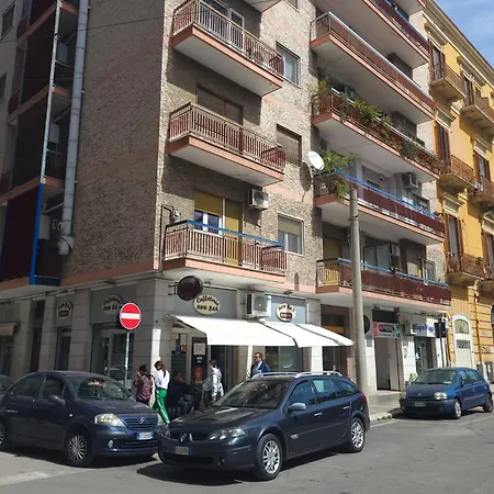 Garibaldi Square Барі