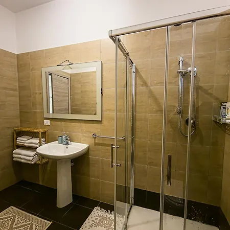 Garibaldi Square 公寓 *